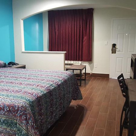 Moonlight Inn & Suites Jersey Village Номер фото